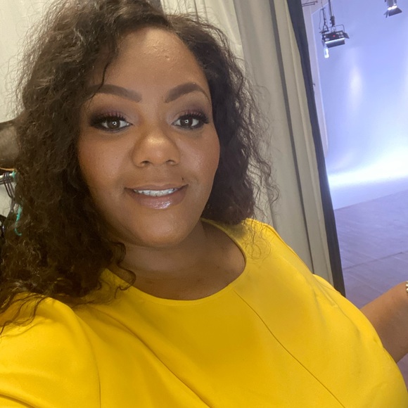 Hi Everyone Come on over and meet your posher ππ - Picture 3 of 4